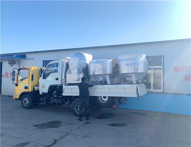 600L真空滾揉機(jī)、700L電加熱夾層鍋、500L電加熱夾層發(fā)往河南