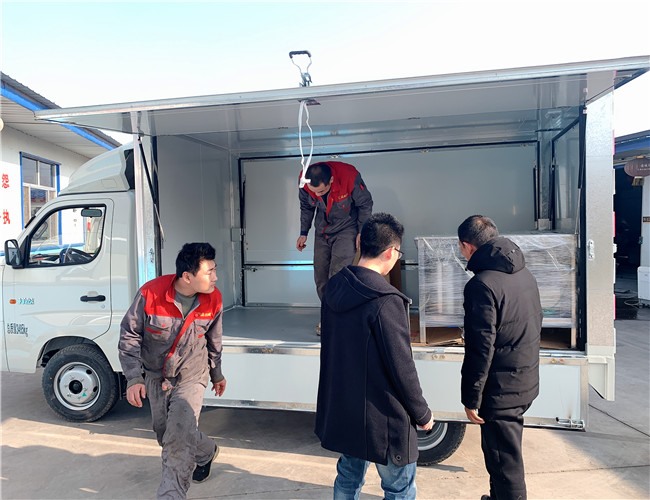 手動(dòng)鹽水注射機(jī)發(fā)往河南濮陽