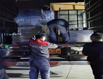 80針鹽水注射機(jī)、200L不銹鋼料車、操作平臺(tái)發(fā)往內(nèi)蒙赤峰