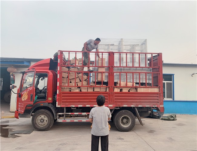 匯品晾肉架、解凍池、操作平臺(tái)發(fā)往河南