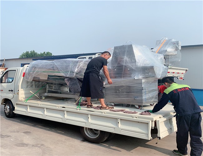 匯品牛肉鹽水注射機，滾動真空包裝機發(fā)往河南