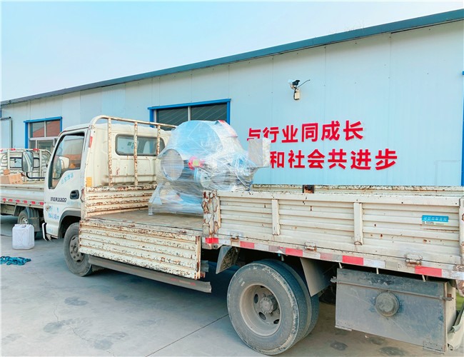 300L可傾燃?xì)鈯A層鍋發(fā)往沈陽(yáng)