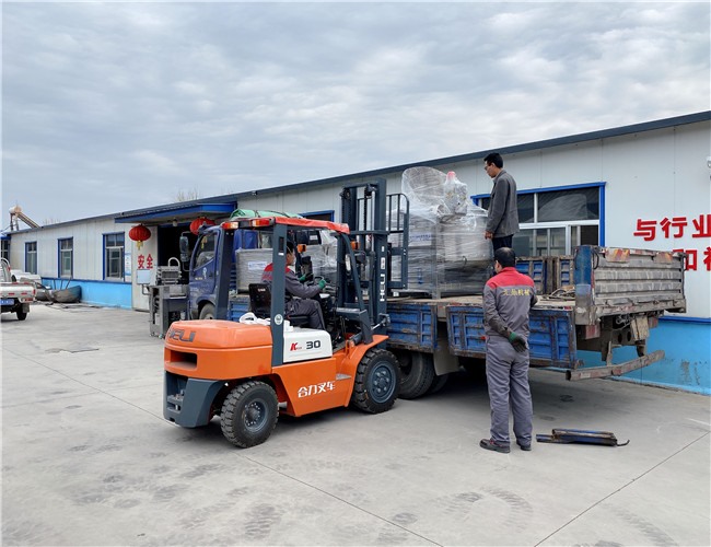 800L自動(dòng)出料煮鍋1臺，氣泡解凍池2臺發(fā)往威海