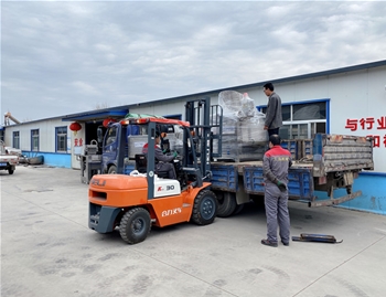 800L自動(dòng)出料煮鍋1臺(tái)，氣泡解凍池2臺(tái)發(fā)往威海