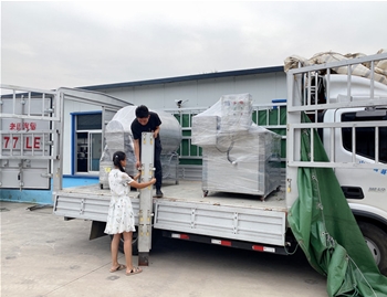 600L真空滾揉機、1500自動出料油炸鍋發(fā)往威海