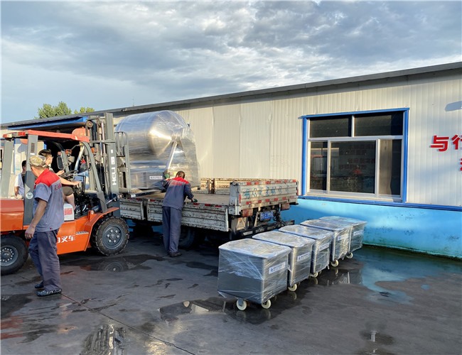 800L變頻水冷真空滾揉機(jī)1臺(tái)，200L料車5臺(tái)，發(fā)往沂水