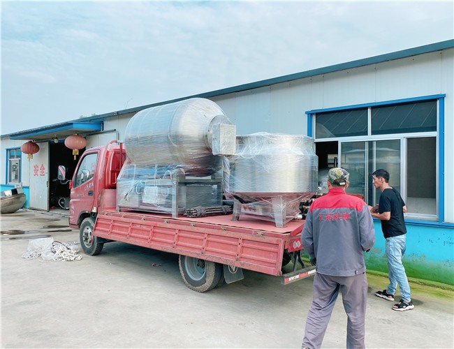 1600L真空滾揉機(jī)、700L電加熱夾層鍋，發(fā)往陜西渭南