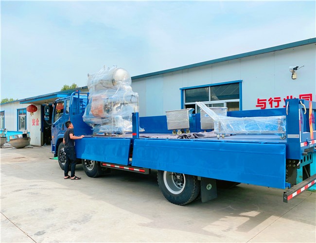 700雙層殺菌鍋1臺，200L料車2臺，發(fā)貨河南