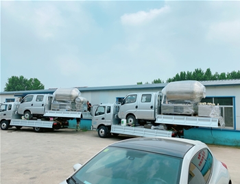 1200L真空滾揉機2臺，100L真空滾揉機1臺，200L料車5臺，發(fā)貨吉林長春