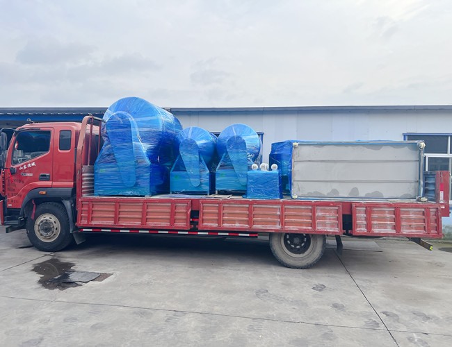 河南食品廠訂購真空滾揉機3臺，煮鍋2臺，晾肉架1臺，料車2臺發(fā)貨