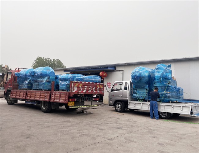 匯品真空滾揉機(jī)、料車、上料器、真空包裝機(jī)、夾層鍋等肉制品深加工設(shè)備發(fā)貨湖北武漢