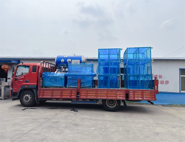 真空包裝機(jī)、殺菌鍋，操作平臺，三層晾肉架發(fā)貨河南周口